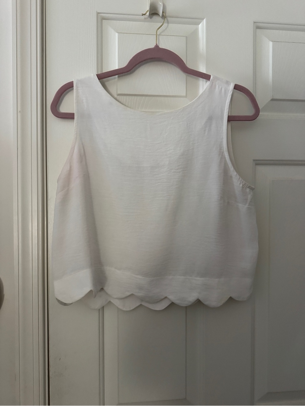 White Scallop-Hem Sleeveless Top by